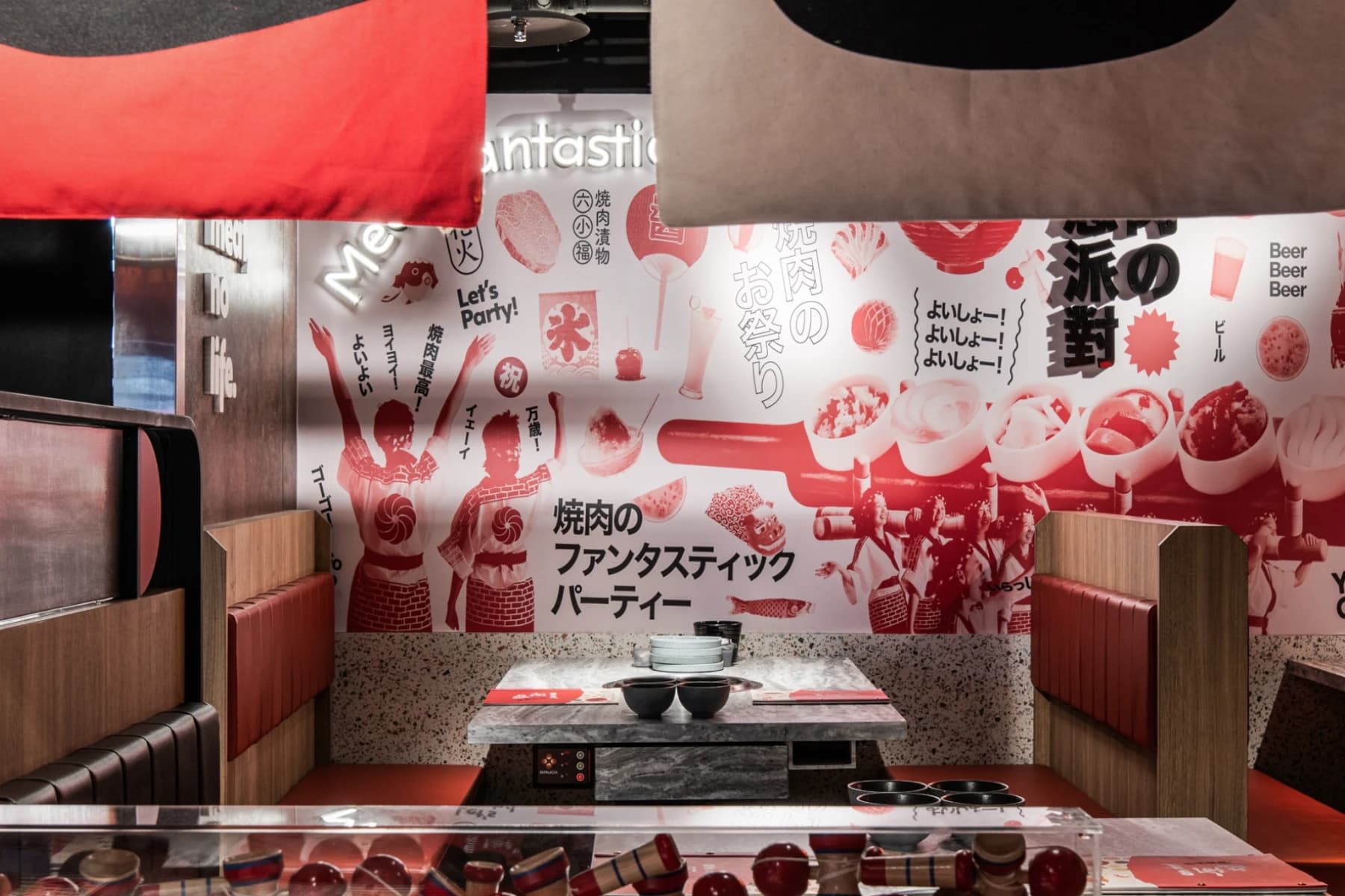 餐廳品牌主題牆面設計，日式祭典慶典插畫牆